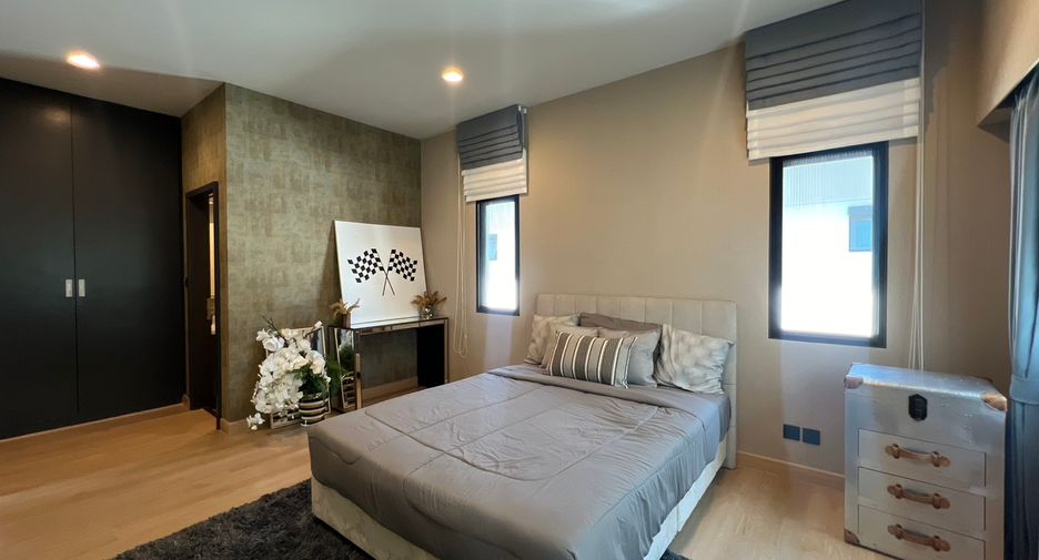 For rent 5 bedrooms house in Bang Kapi, Bangkok