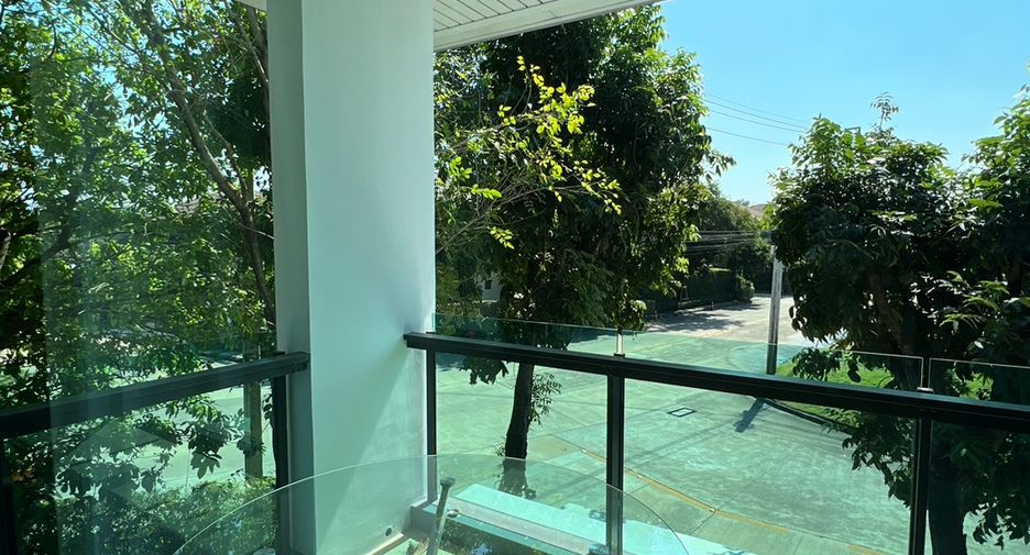 For rent 5 bedrooms house in Bang Kapi, Bangkok