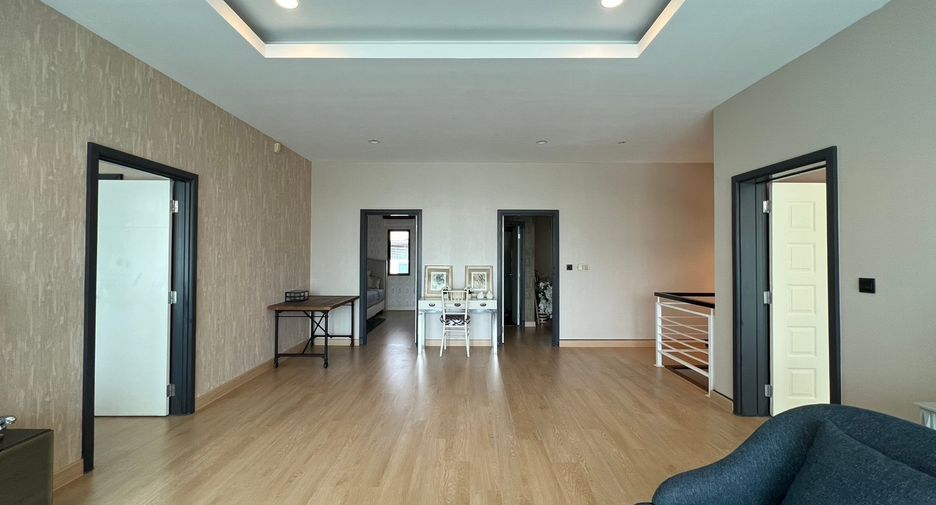 For rent 5 bedrooms house in Bang Kapi, Bangkok