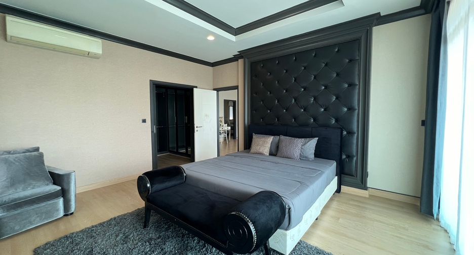 For rent 5 bedrooms house in Bang Kapi, Bangkok