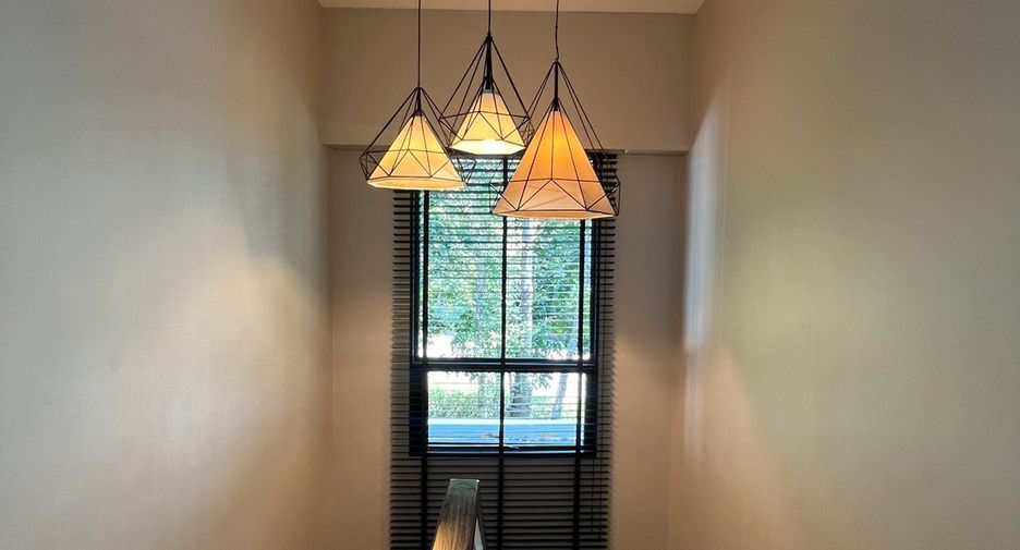 For rent 5 bedrooms house in Bang Kapi, Bangkok