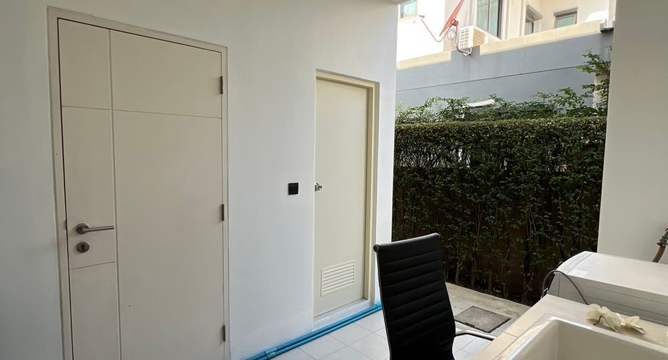 For rent 5 bedrooms house in Bang Kapi, Bangkok
