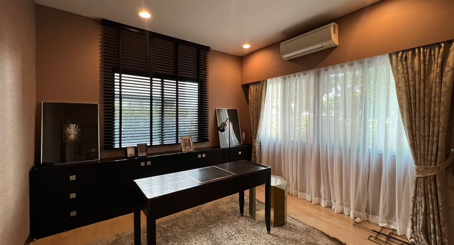 For rent 5 bedrooms house in Bang Kapi, Bangkok