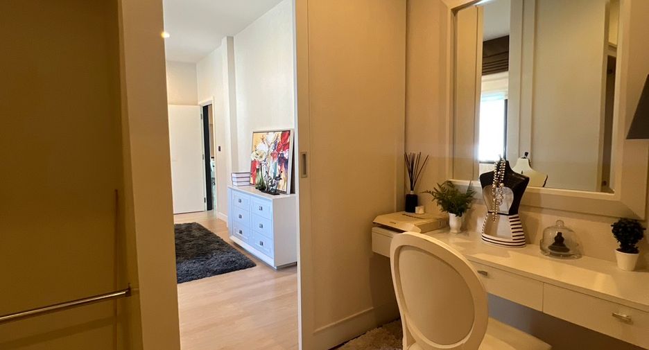 For rent 5 bedrooms house in Bang Kapi, Bangkok