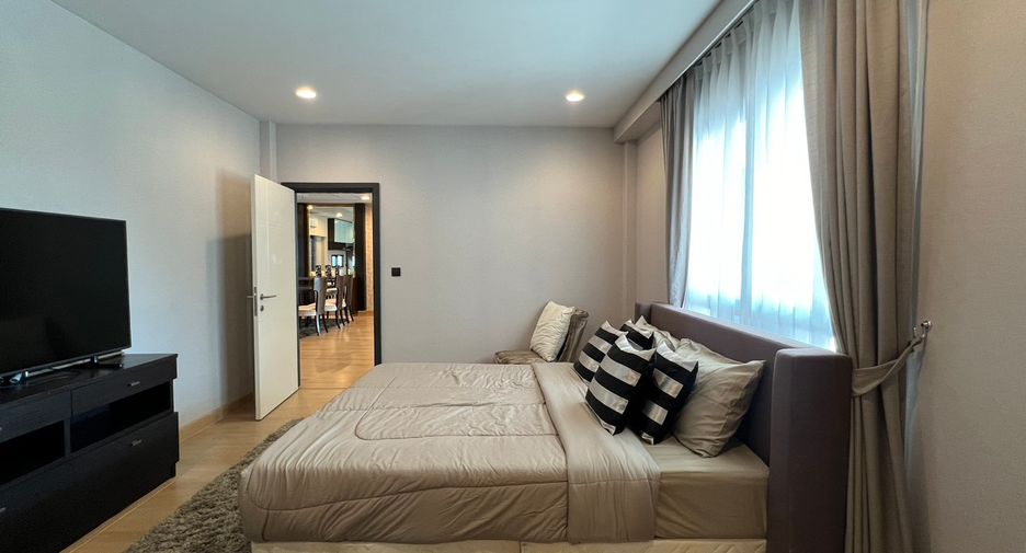 For rent 5 bedrooms house in Bang Kapi, Bangkok
