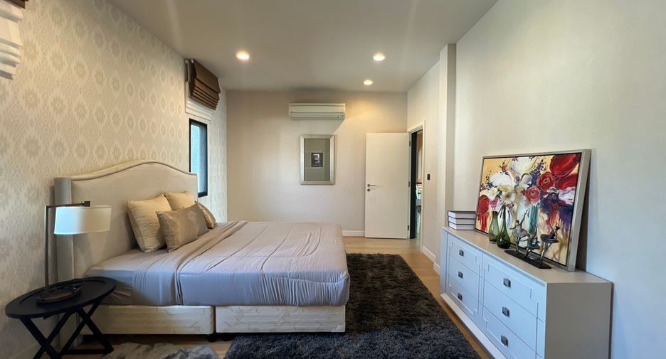 For rent 5 bedrooms house in Bang Kapi, Bangkok