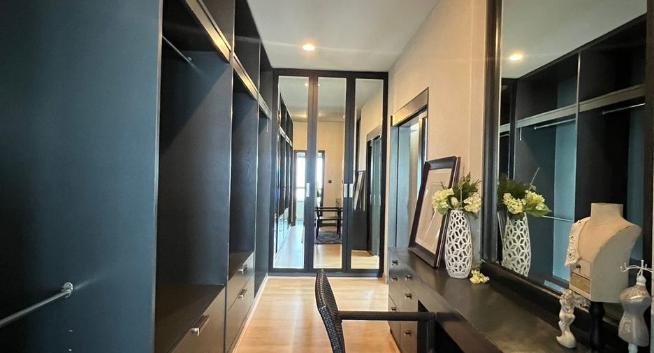 For rent 5 bedrooms house in Bang Kapi, Bangkok