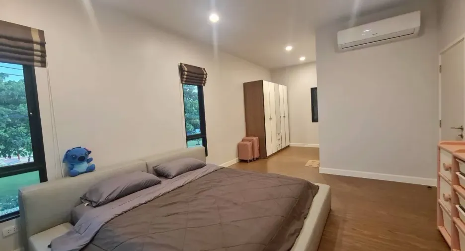 出租 和 出售 4 卧室 独立屋 在 Lam Luk Ka, Pathum Thani