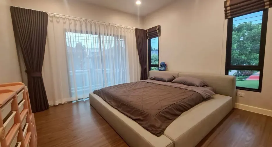 出租 和 出售 4 卧室 独立屋 在 Lam Luk Ka, Pathum Thani