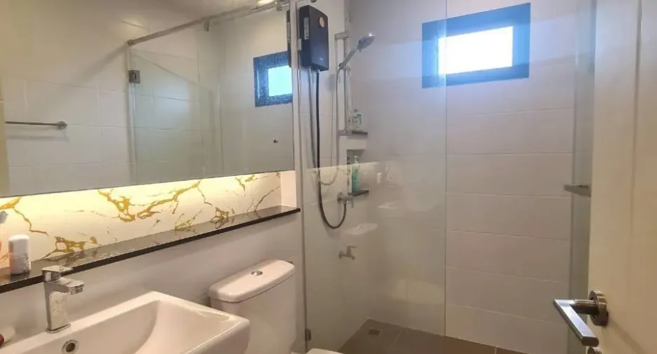 出租 和 出售 4 卧室 独立屋 在 Lam Luk Ka, Pathum Thani