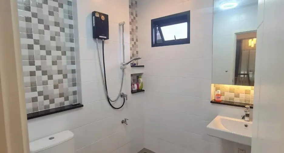 出租 和 出售 4 卧室 独立屋 在 Lam Luk Ka, Pathum Thani