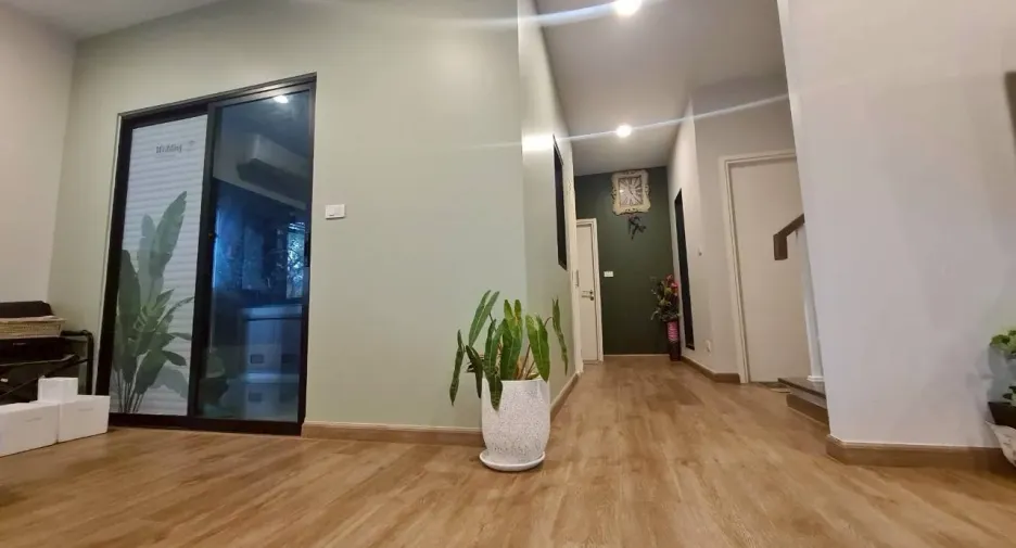 出租 和 出售 4 卧室 独立屋 在 Lam Luk Ka, Pathum Thani