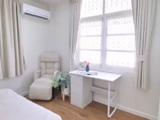 For rent 4 bedrooms house in Huai Khwang, Bangkok