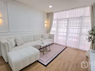 For rent 4 bedrooms house in Huai Khwang, Bangkok