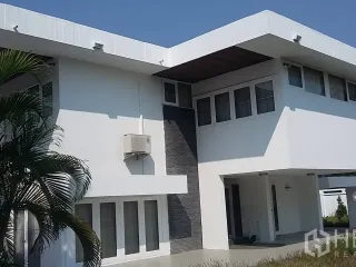 Casa en alquiler de 5 habitaciones en Suan Luang, Bangkok