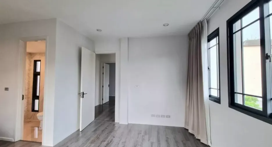 For sale 4 bedrooms house in Prawet, Bangkok