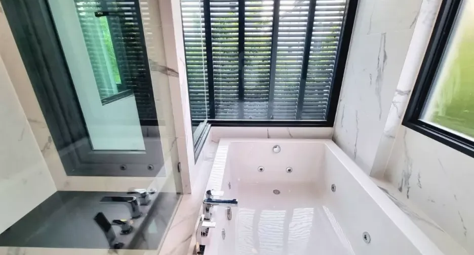 For sale 4 bedrooms house in Prawet, Bangkok