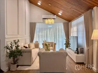 For rent 5 bedrooms house in Huai Khwang, Bangkok