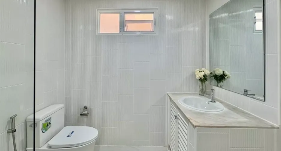 For rent 5 bedrooms house in Huai Khwang, Bangkok
