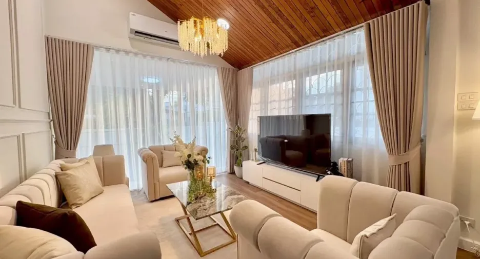 For rent 5 bedrooms house in Huai Khwang, Bangkok