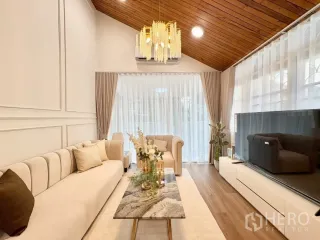For rent 5 bedrooms house in Huai Khwang, Bangkok