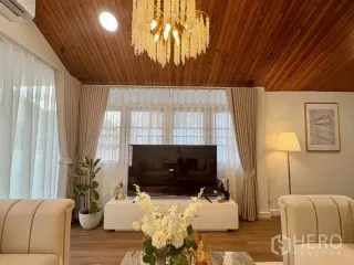 For rent 5 bedrooms house in Huai Khwang, Bangkok