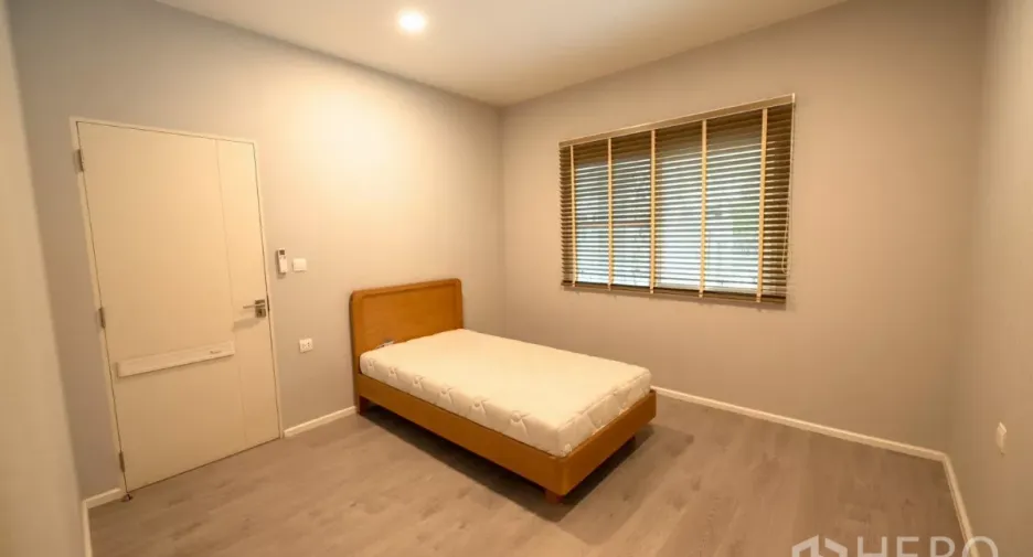 For rent and for sale 4 bedrooms house in Prawet, Bangkok