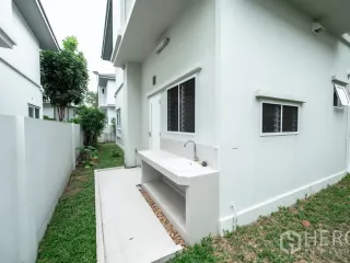 Haus zur Miete und zum Kauf mit 4 Zimmer in Prawet, Bangkok