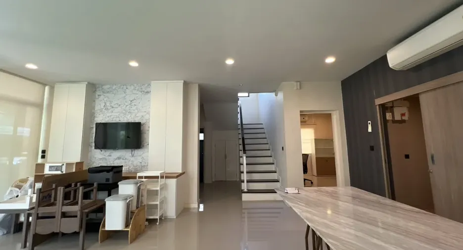 Haus zum Kauf mit 4 Zimmer in Bang Kapi, Bangkok