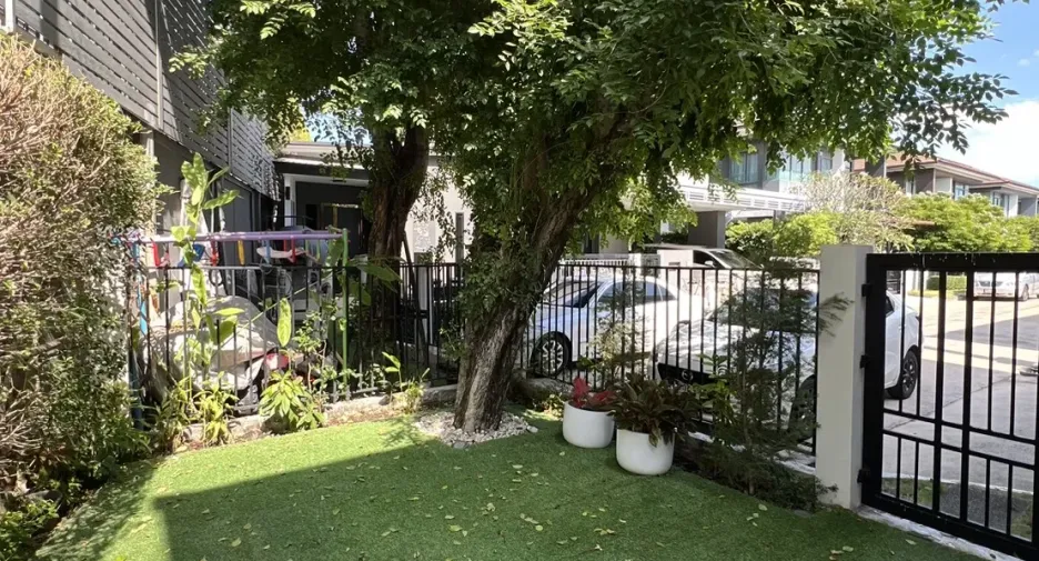 Haus zum Kauf mit 4 Zimmer in Bang Kapi, Bangkok