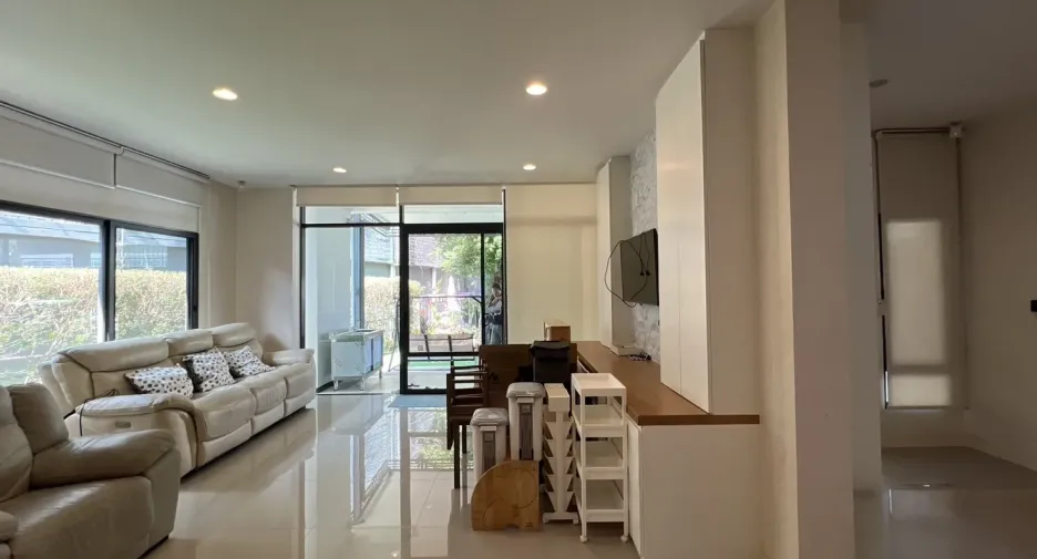 Haus zum Kauf mit 4 Zimmer in Bang Kapi, Bangkok