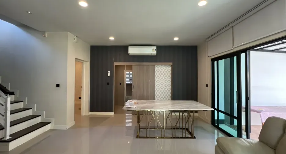 Haus zum Kauf mit 4 Zimmer in Bang Kapi, Bangkok