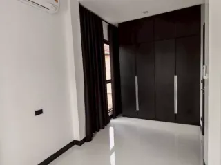 出租 5 卧室 独立屋 在 Wang Thong Lang, 曼谷