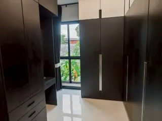 出租 5 卧室 独立屋 在 Wang Thong Lang, 曼谷