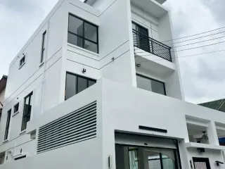 出租 5 卧室 独立屋 在 Wang Thong Lang, 曼谷