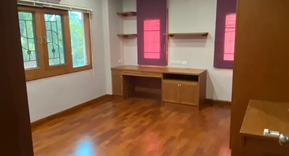 For rent 4 bedrooms house in Watthana, Bangkok