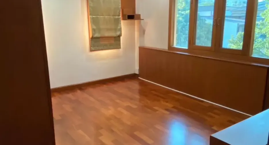For rent 4 bedrooms house in Watthana, Bangkok