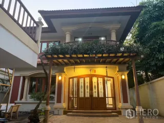 出租 4 卧室 独立屋 在 Watthana, 曼谷