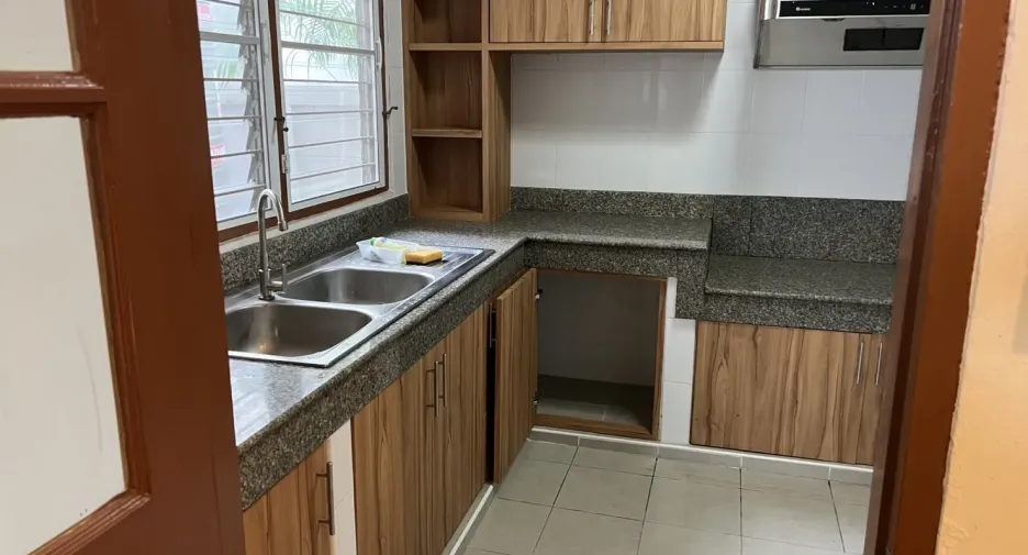 For rent 4 bedrooms house in Watthana, Bangkok