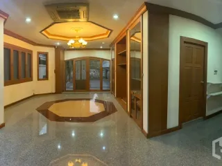 出租 4 卧室 独立屋 在 Watthana, 曼谷
