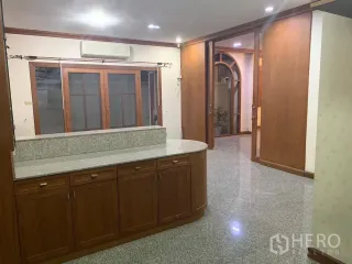 出租 4 卧室 独立屋 在 Watthana, 曼谷