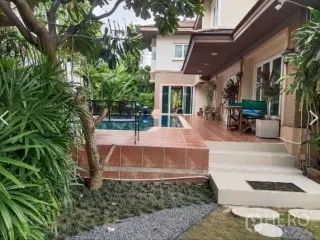 For rent 5 bedrooms house in Huai Khwang, Bangkok