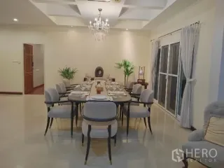 For rent 5 bedrooms house in Huai Khwang, Bangkok