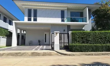 Casa en venta de 4 habitaciones en Lat Krabang, Bangkok