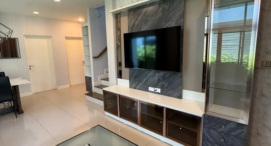 Haus zur Miete mit 4 Zimmer in Prawet, Bangkok