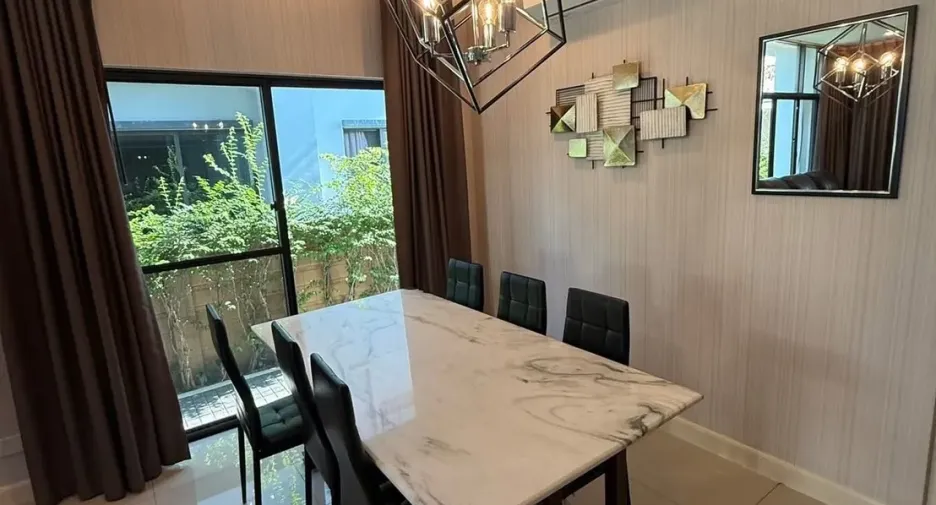 Haus zur Miete mit 4 Zimmer in Prawet, Bangkok