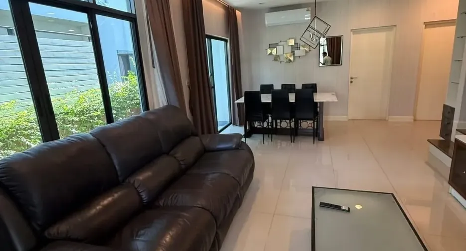 Haus zur Miete mit 4 Zimmer in Prawet, Bangkok