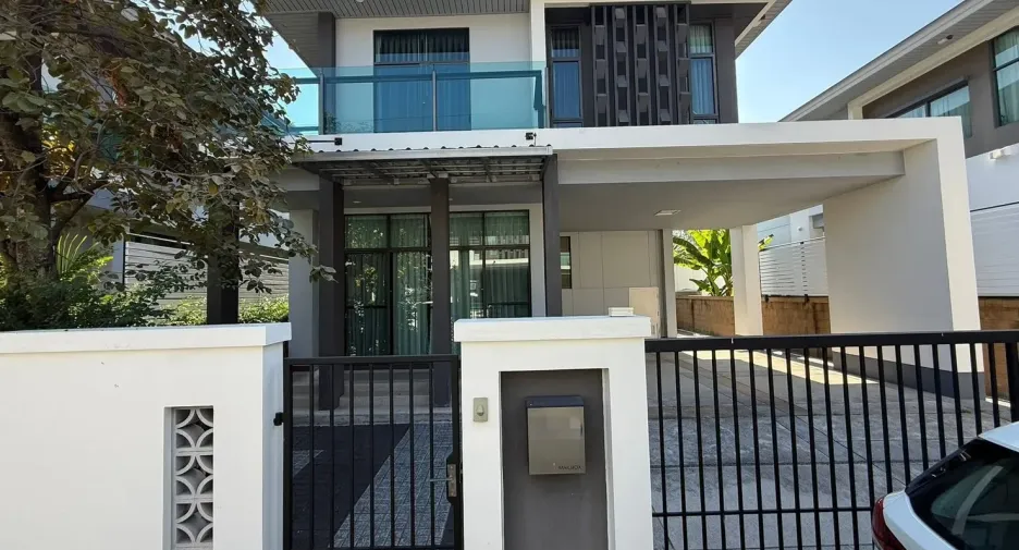 Haus zur Miete mit 4 Zimmer in Prawet, Bangkok