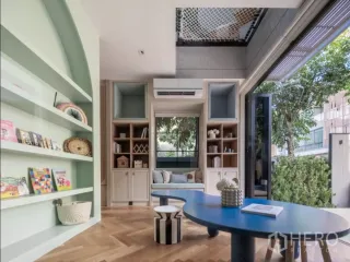 For rent そして for sale 5 ベッドルーム house in Phra Khanong, Bangkok