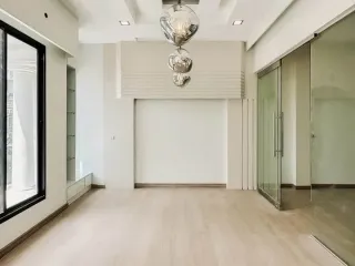 For sale 4 bedrooms townhouse in Wang Thonglang, Bangkok